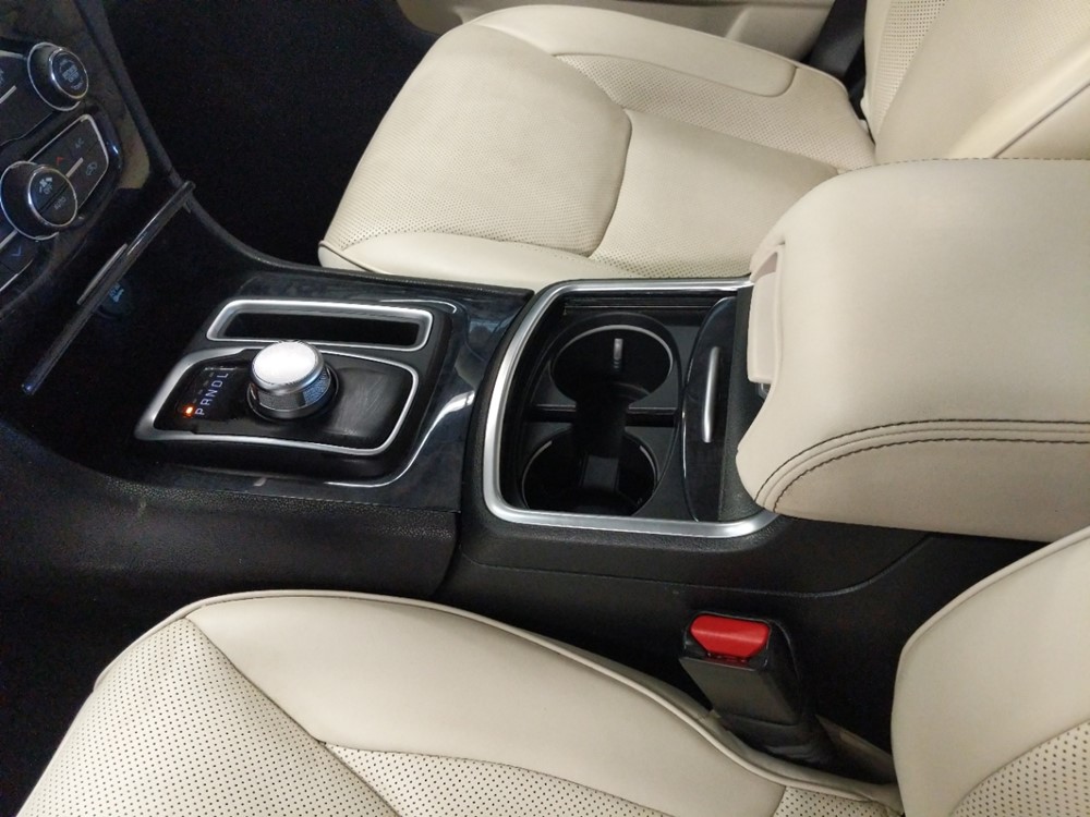 2018 Chrysler 300 - Center Console/Cup Holders