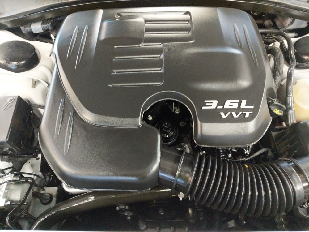 2018 Chrysler 300 - Engine