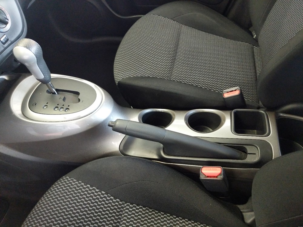 2017 Nissan JUKE - Center Console/Cup Holders