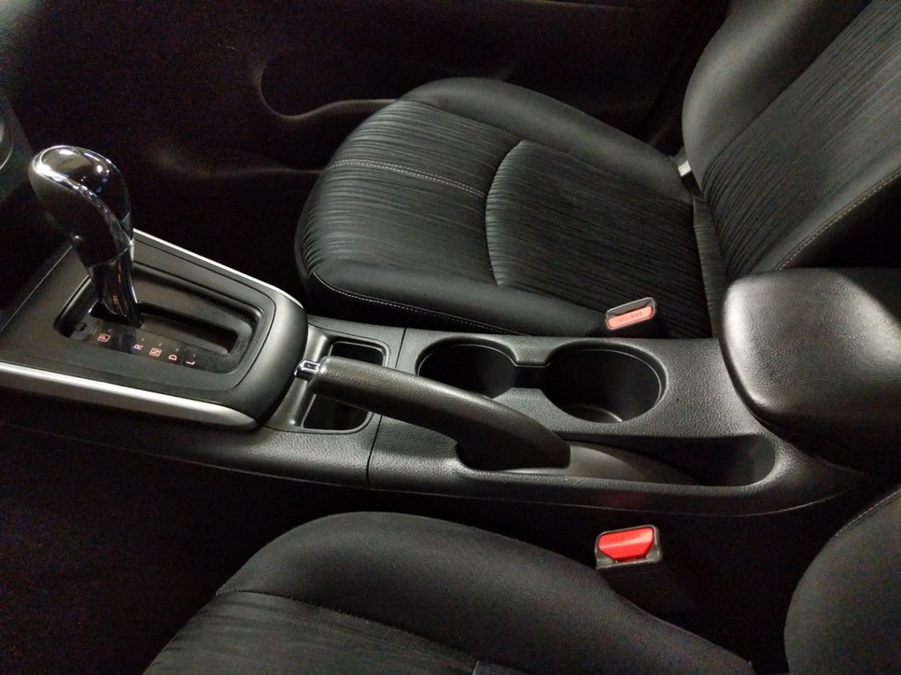 2016 Nissan Sentra - Center Console/Cup Holders