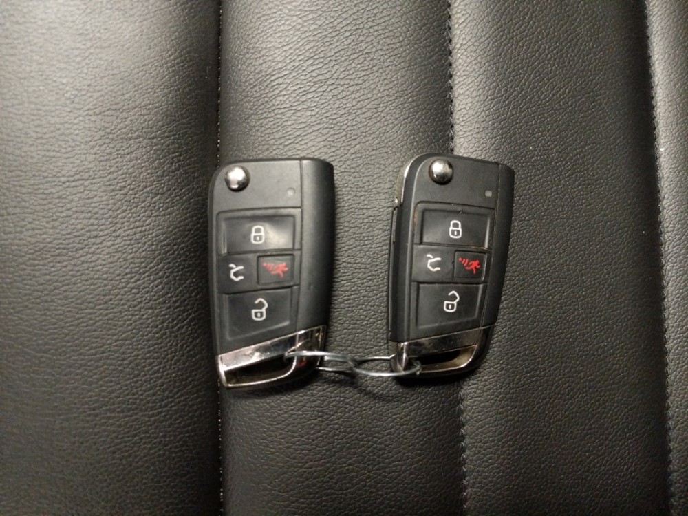 2016 Volkswagen Golf - Keys