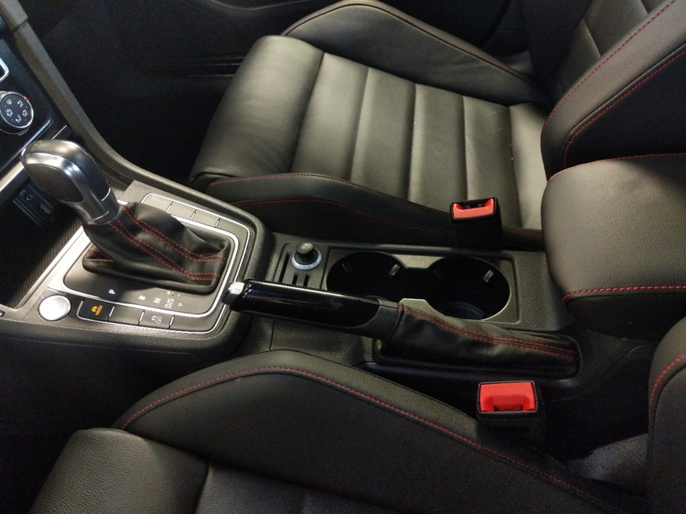 2016 Volkswagen Golf - Center Console/Cup Holders