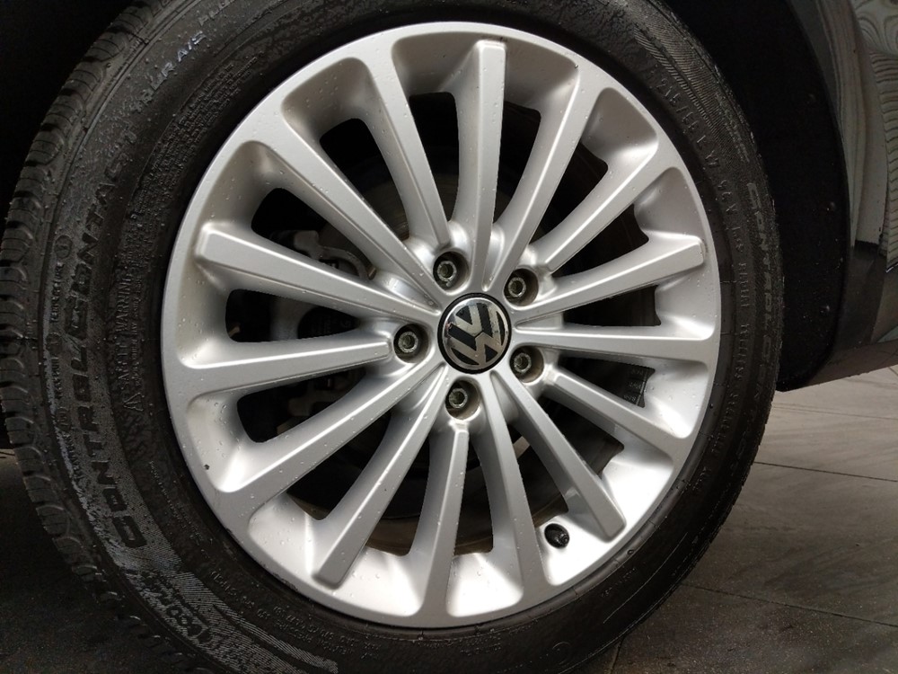 2016 Volkswagen Passat - Wheel