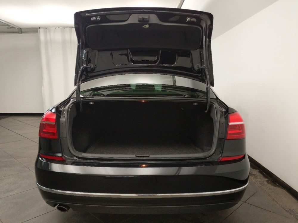 2016 Volkswagen Passat - Trunk