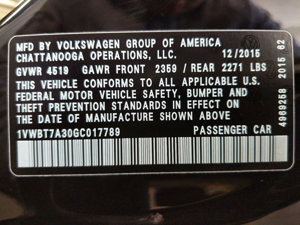 2016 Volkswagen Passat - VIN Plate