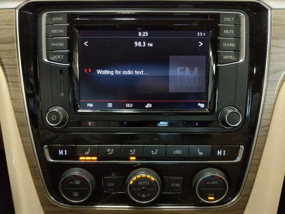 2016 Volkswagen Passat - Stereo Package