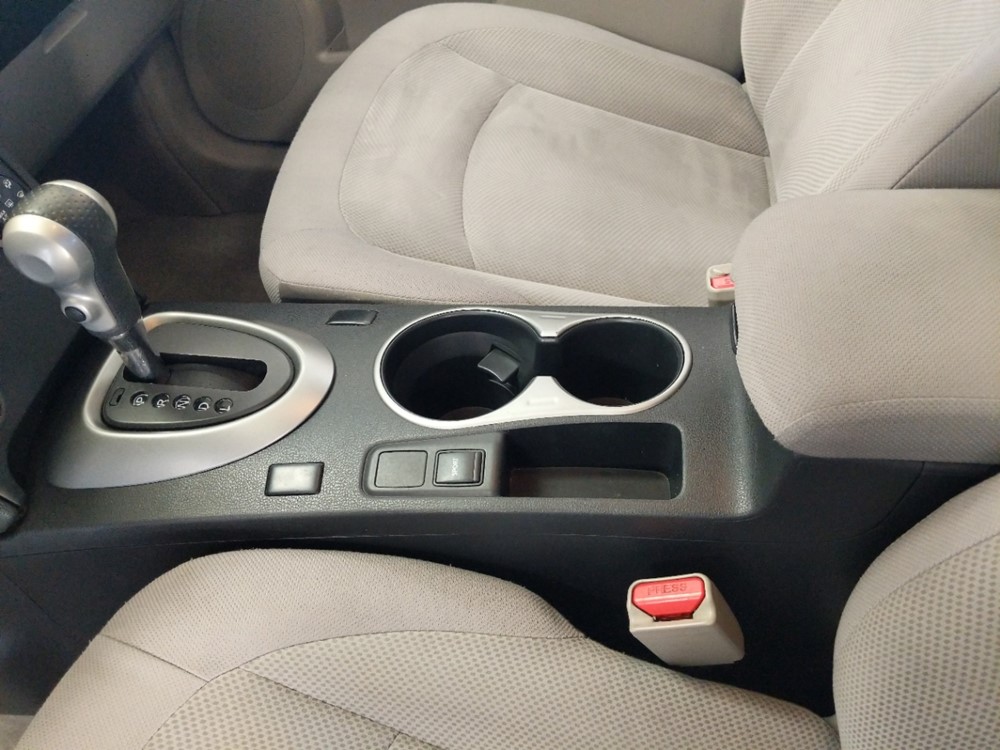 2014 Nissan Rogue - Center Console/Cup Holders