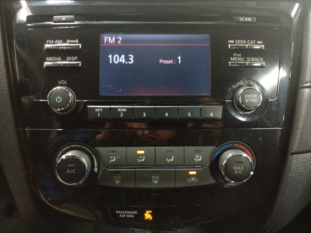 2017 Nissan Rogue - Stereo Package