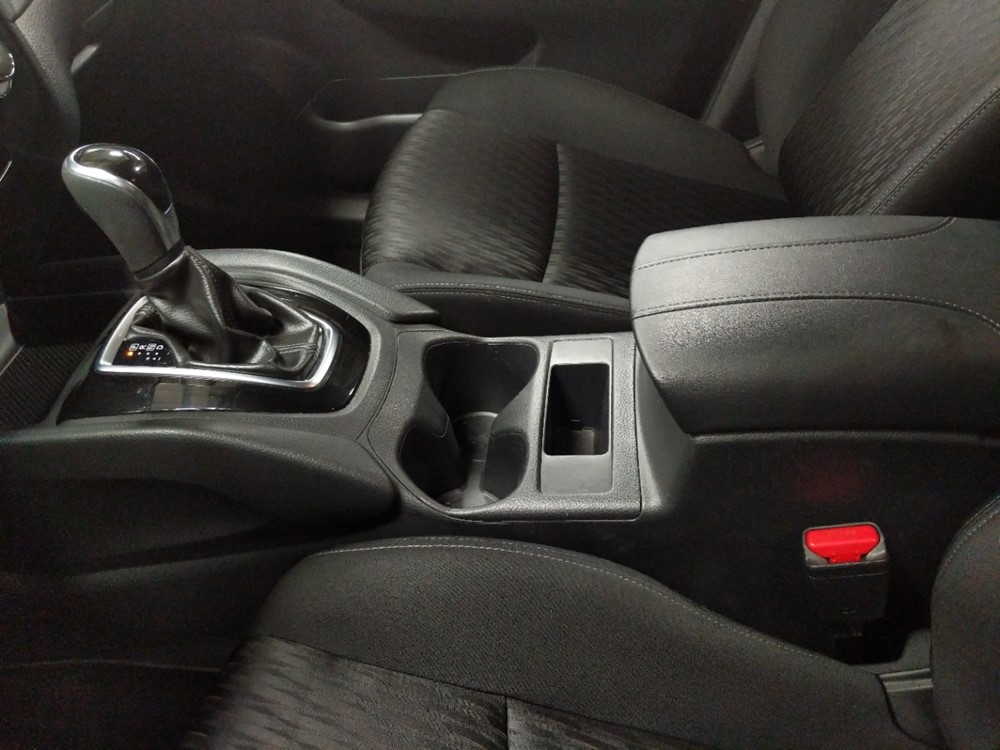2017 Nissan Rogue - Center Console/Cup Holders
