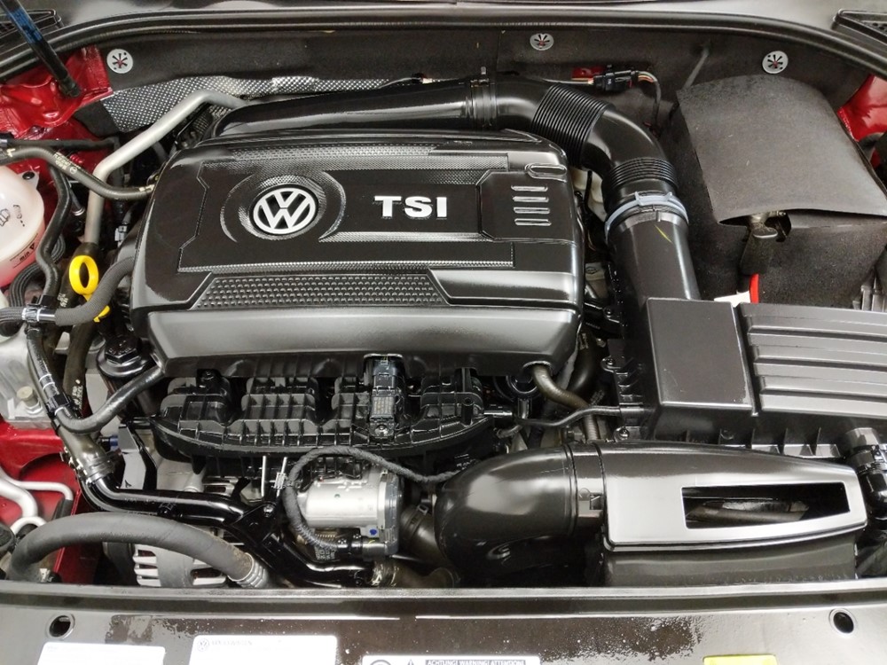 2017 Volkswagen Passat - Engine