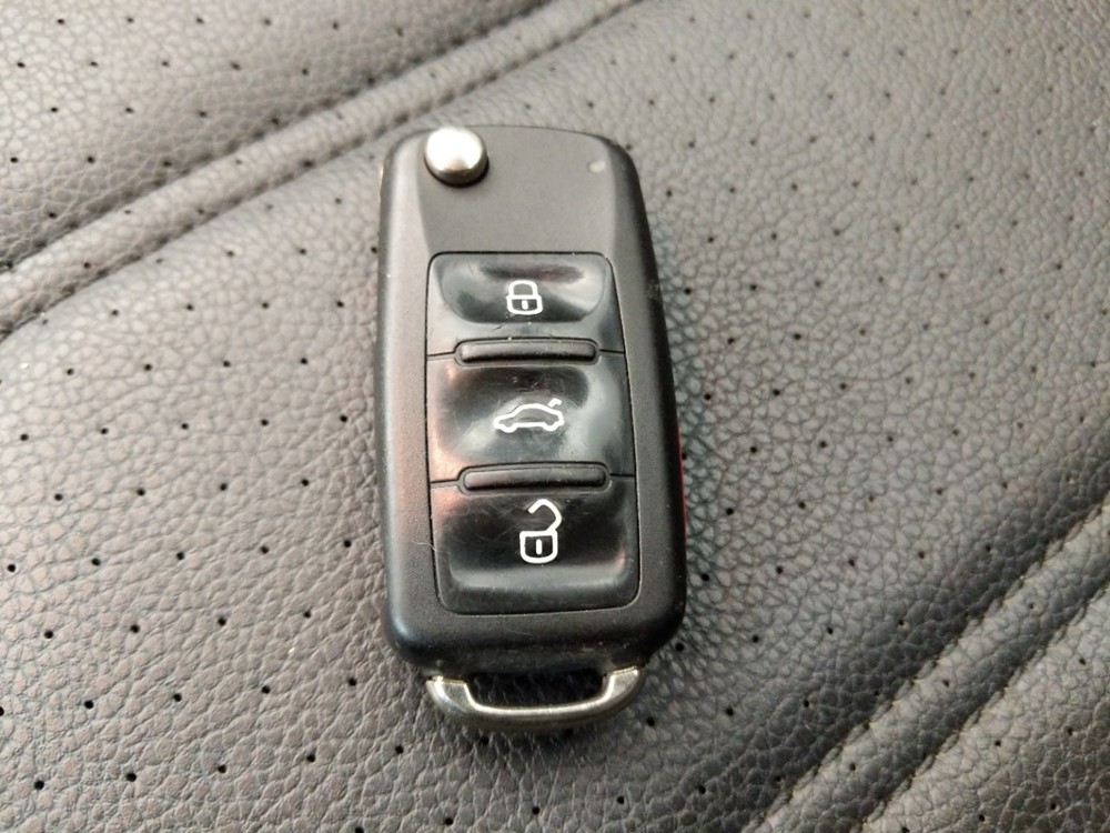 2017 Volkswagen Passat - Keys