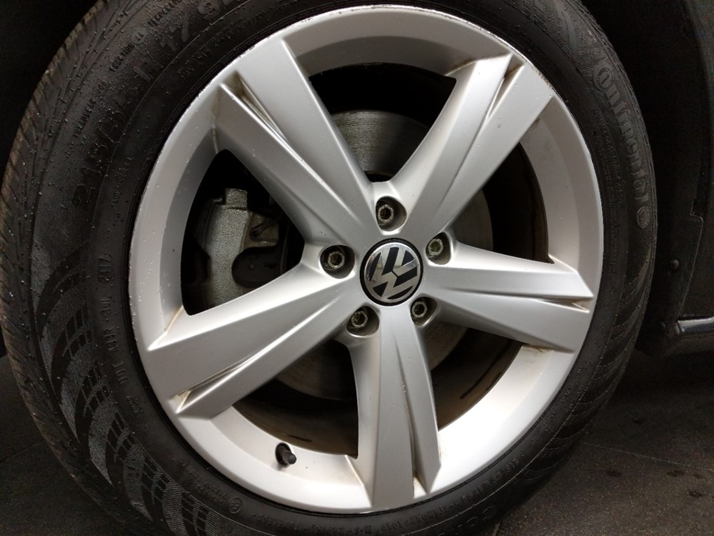 2015 Volkswagen Passat - Wheel