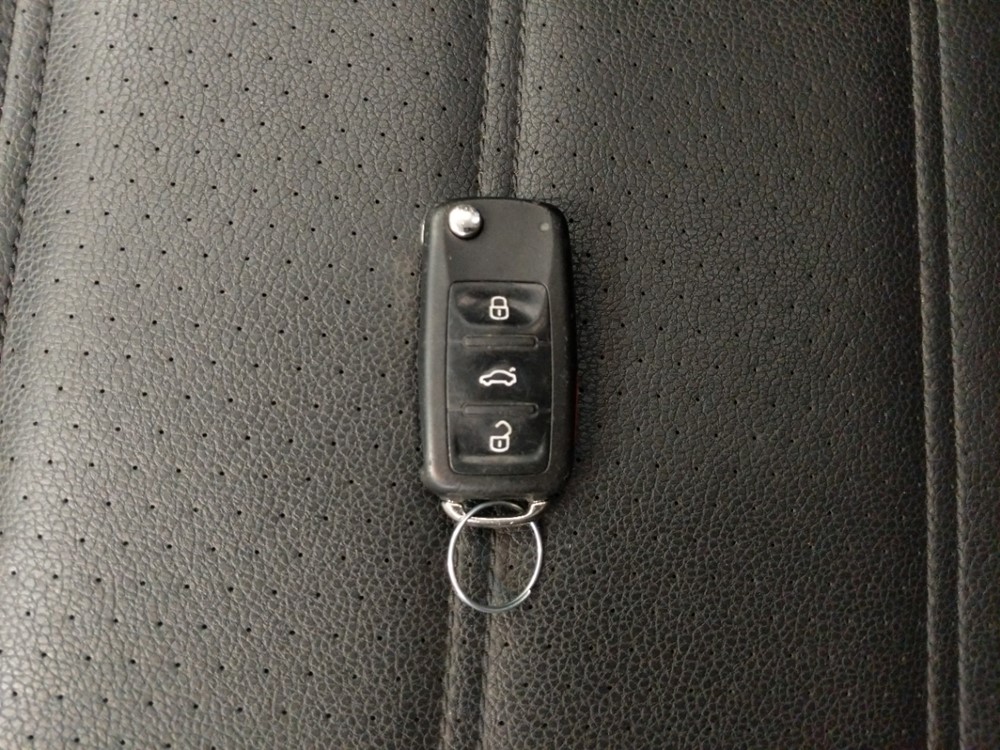 2015 Volkswagen Passat - Keys