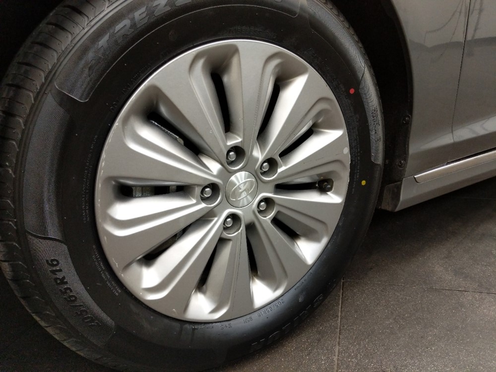 2017 Hyundai Sonata - Wheel