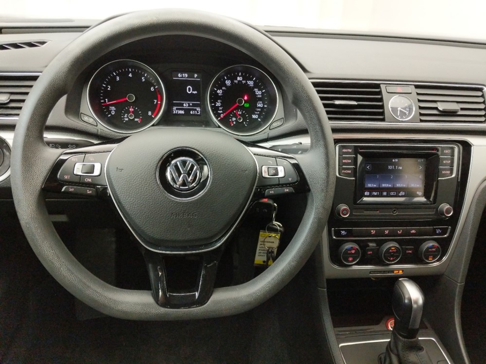 2016 Volkswagen Passat - Driver Dash