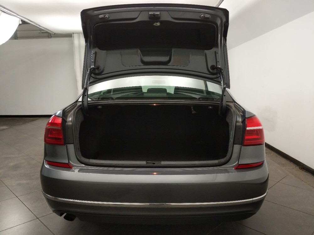 2016 Volkswagen Passat - Trunk
