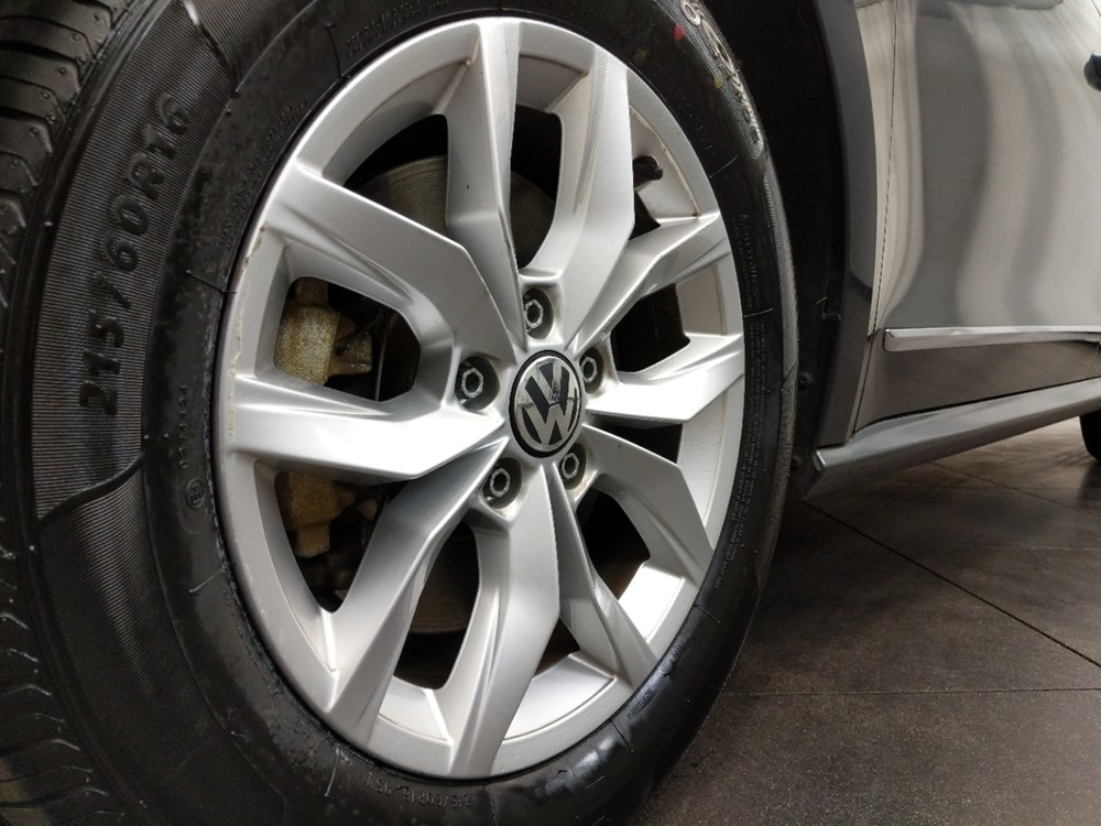 2016 Volkswagen Passat - Wheel