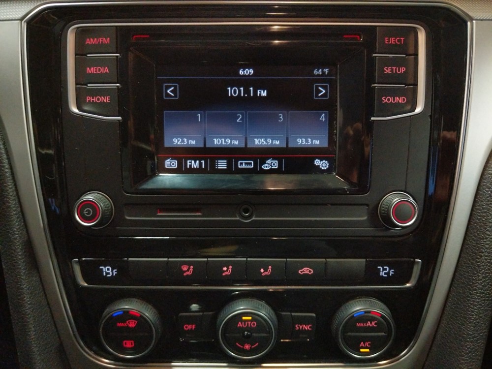 2016 Volkswagen Passat - Stereo Package