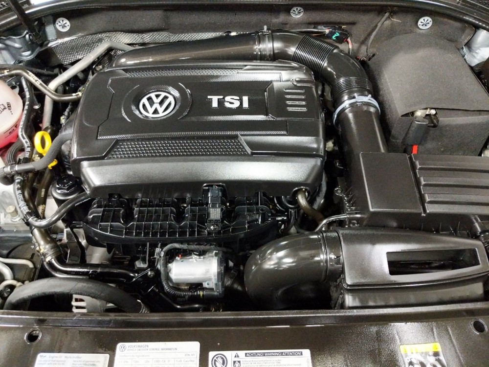 2016 Volkswagen Passat - Engine