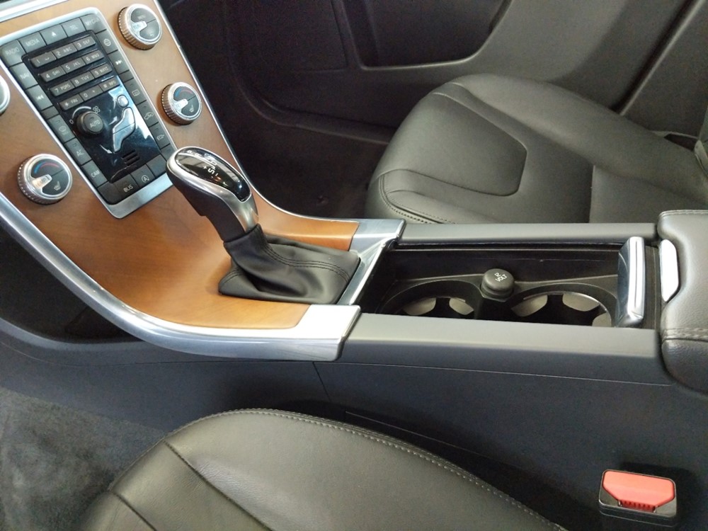 2017 Volvo XC60 - Center Console/Cup Holders