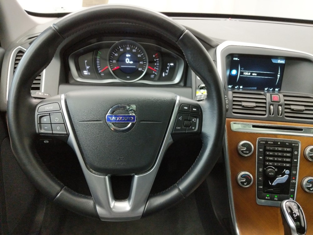 2017 Volvo XC60 - Driver Dash