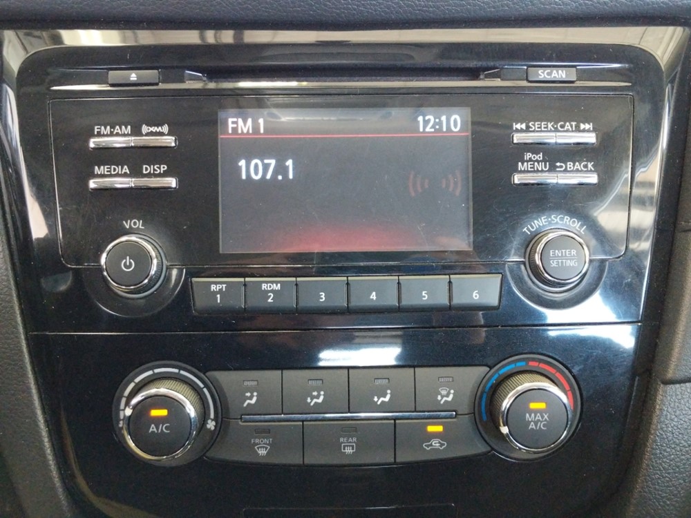 2017 Nissan Rogue - Stereo Package
