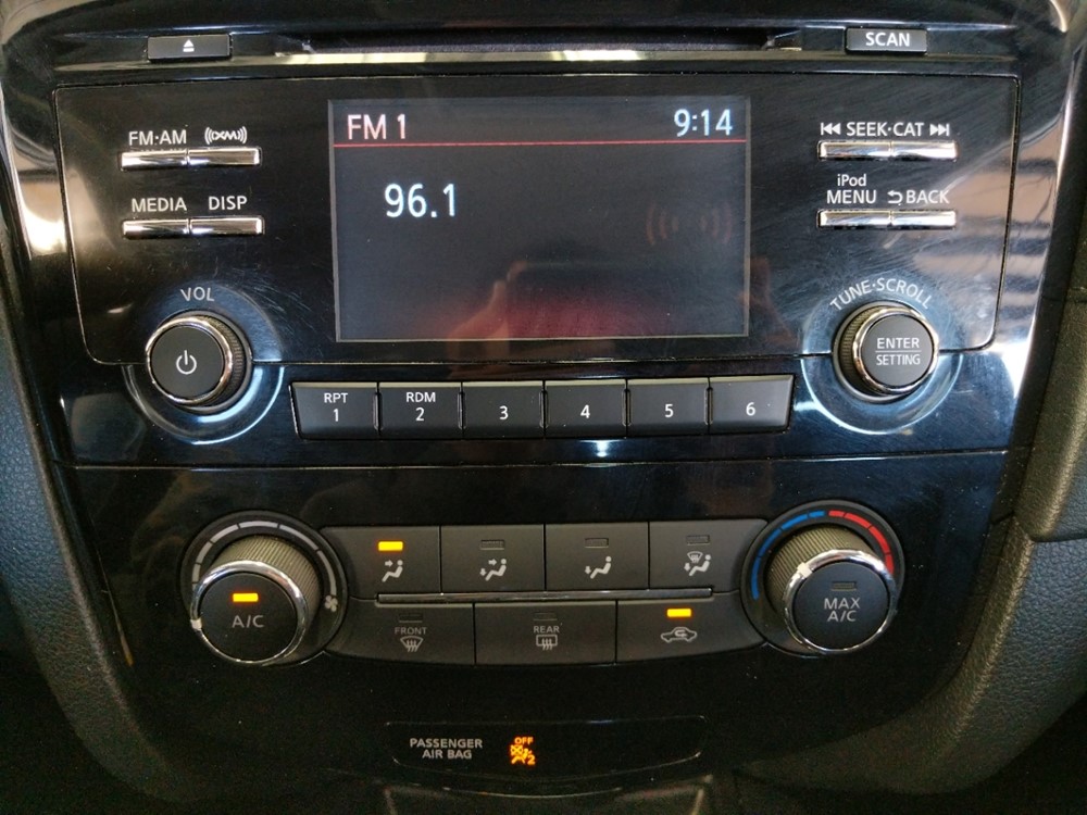 2017 Nissan Rogue - Stereo Package