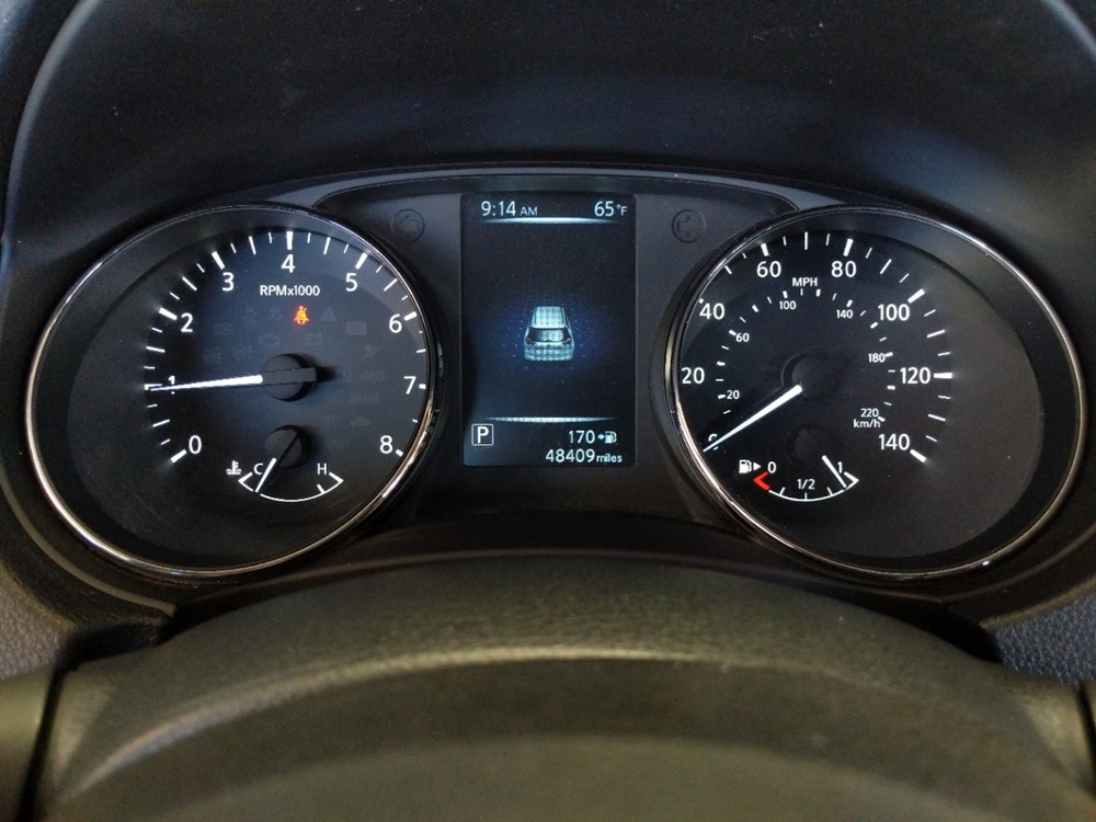 2017 Nissan Rogue - Odometer Close Up