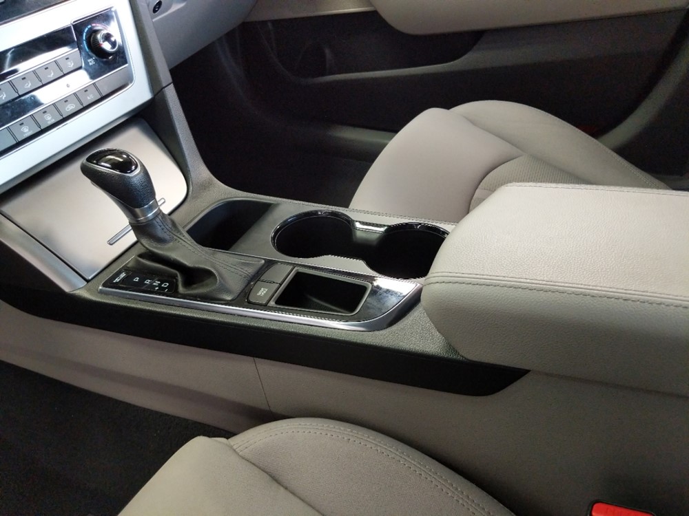 2017 Hyundai Sonata - Center Console/Cup Holders