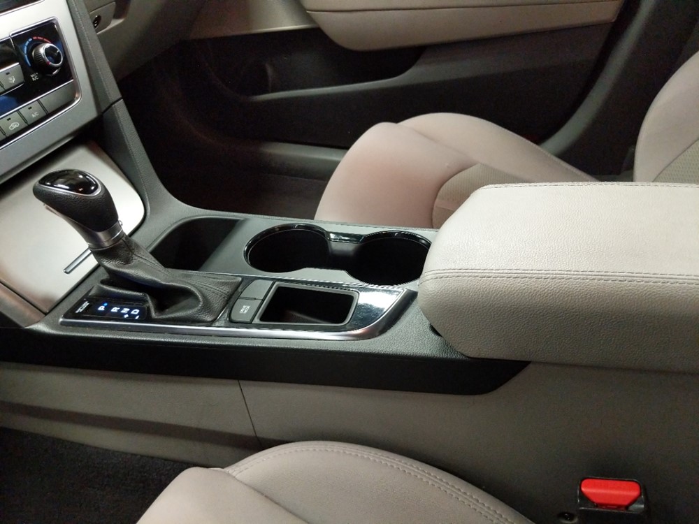 2017 Hyundai Sonata - Center Console/Cup Holders