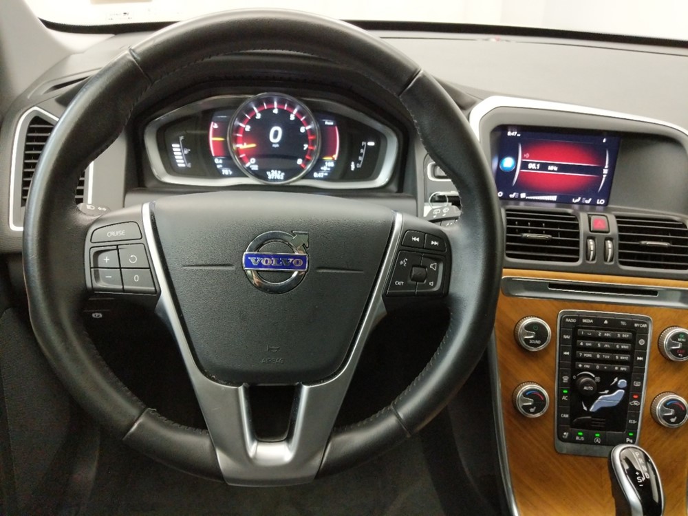 2017 Volvo XC60 - Driver Dash