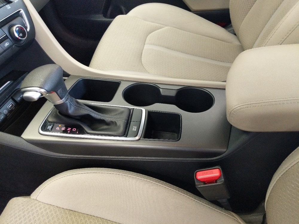 2018 Kia Optima - Center Console/Cup Holders