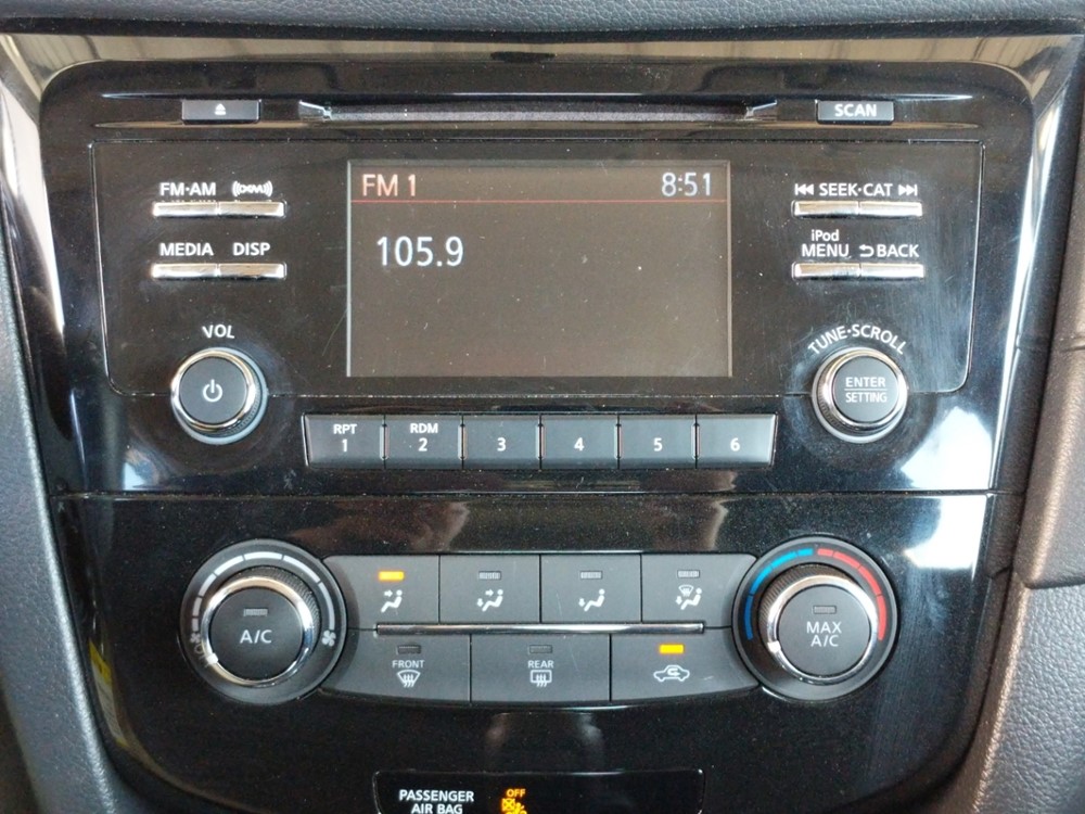 2017 Nissan Rogue - Stereo Package