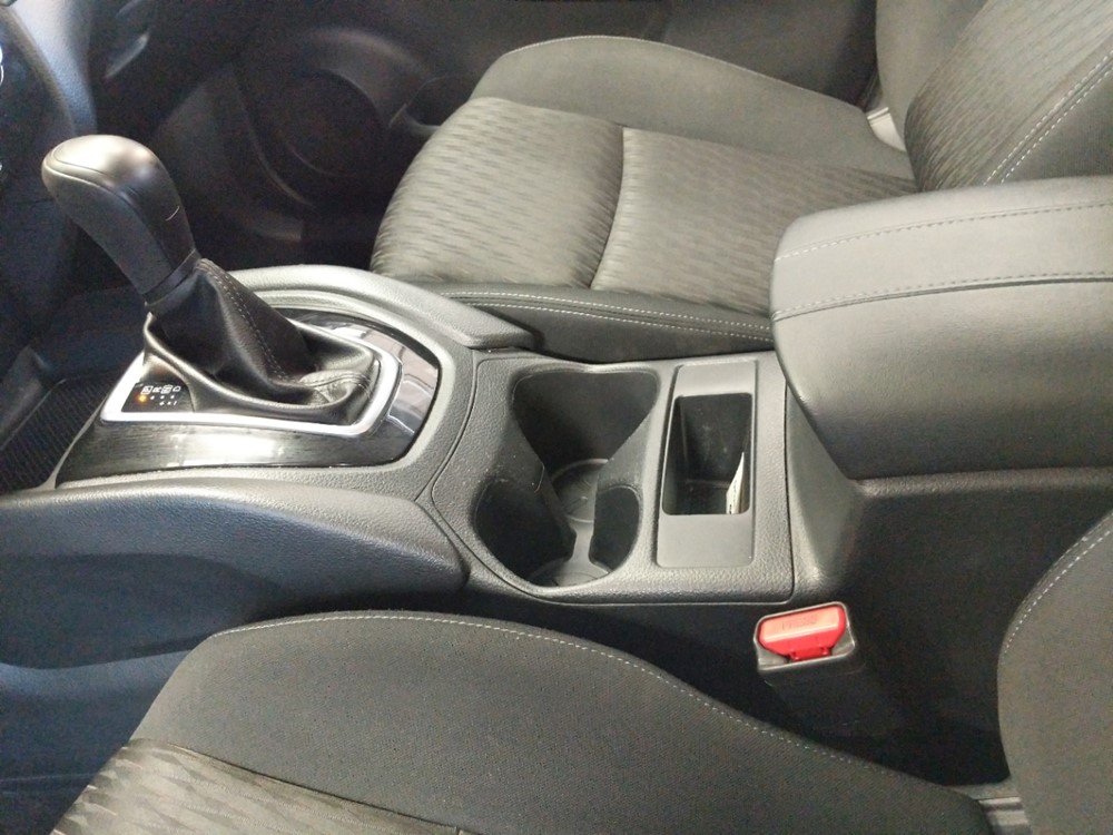 2017 Nissan Rogue - Center Console/Cup Holders