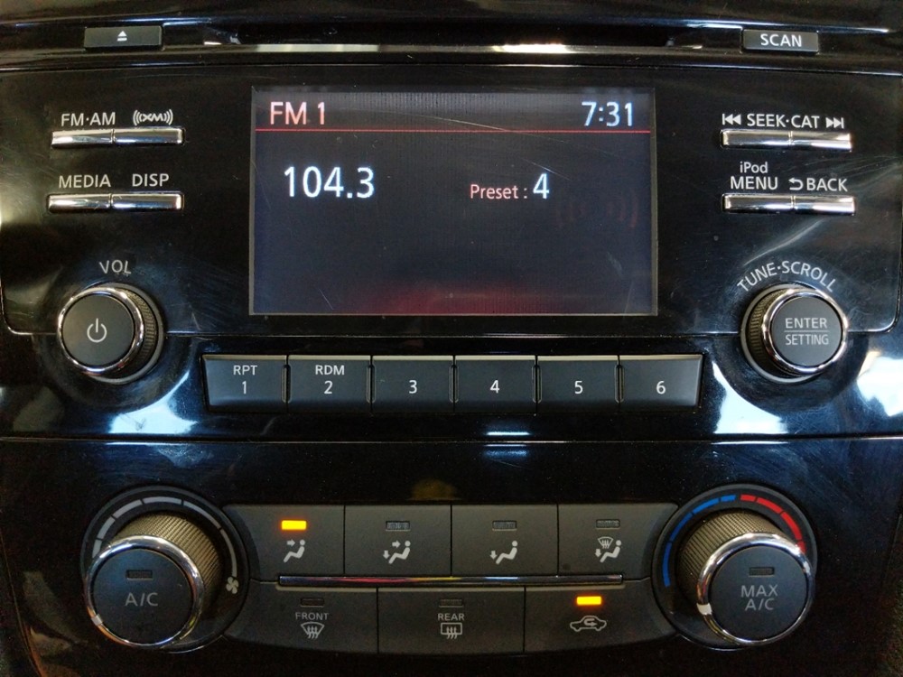 2017 Nissan Rogue - Stereo Package