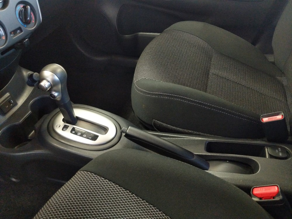 2017 Nissan Versa - Center Console/Cup Holders