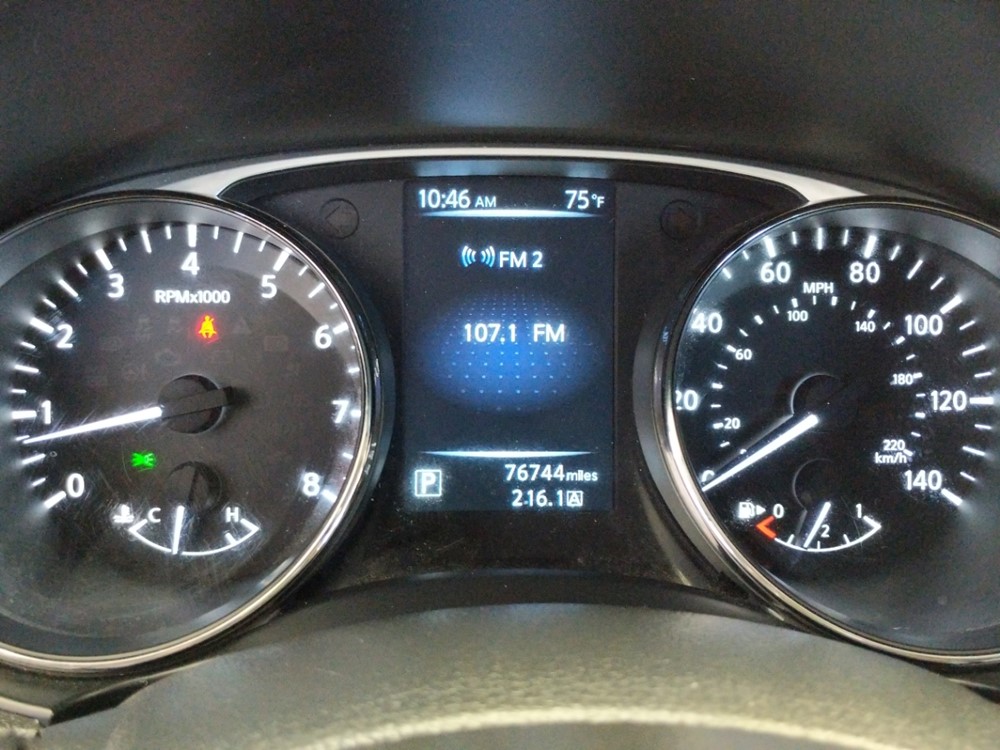 2015 Nissan Rogue - Odometer Close Up