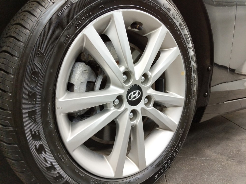 2017 Hyundai Sonata - Wheel