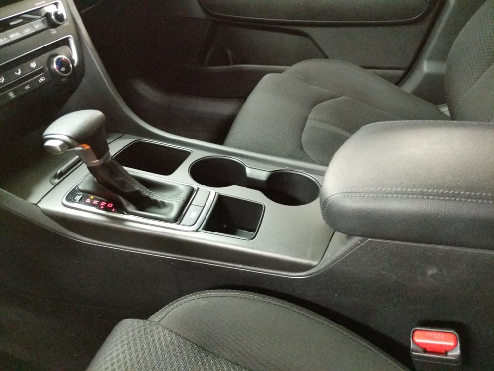 2018 Kia Optima - Center Console/Cup Holders
