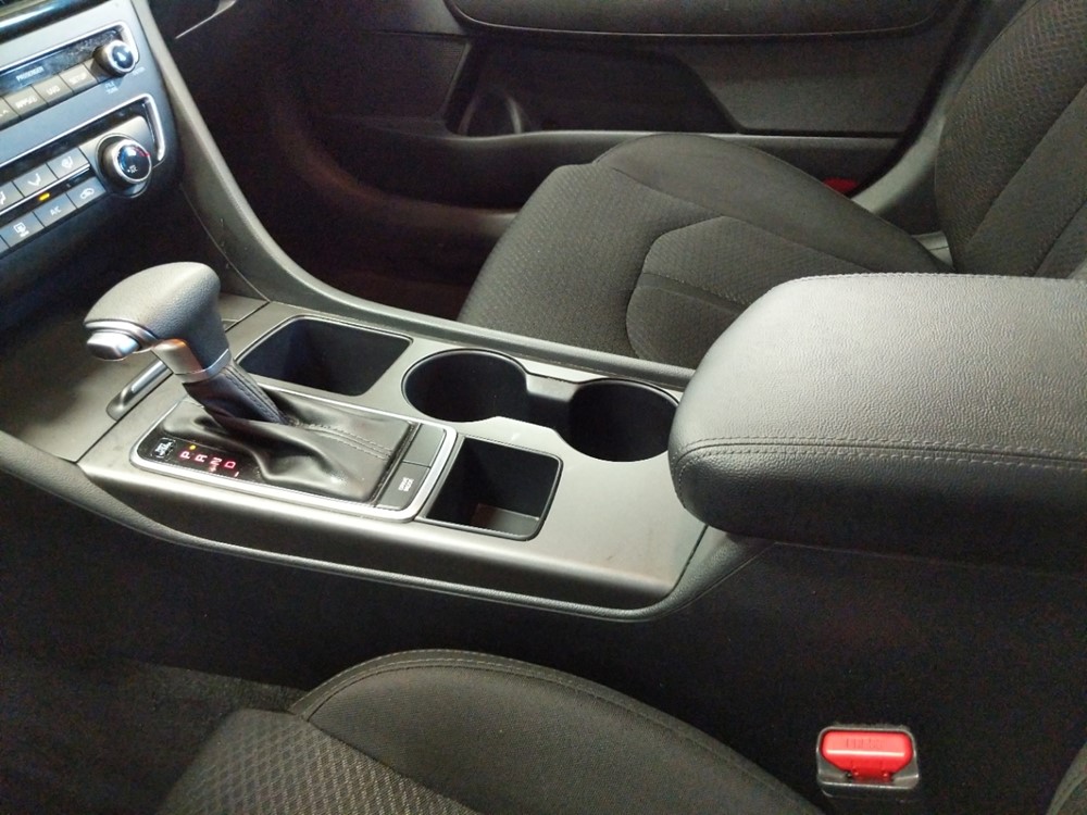 2018 Kia Optima - Center Console/Cup Holders