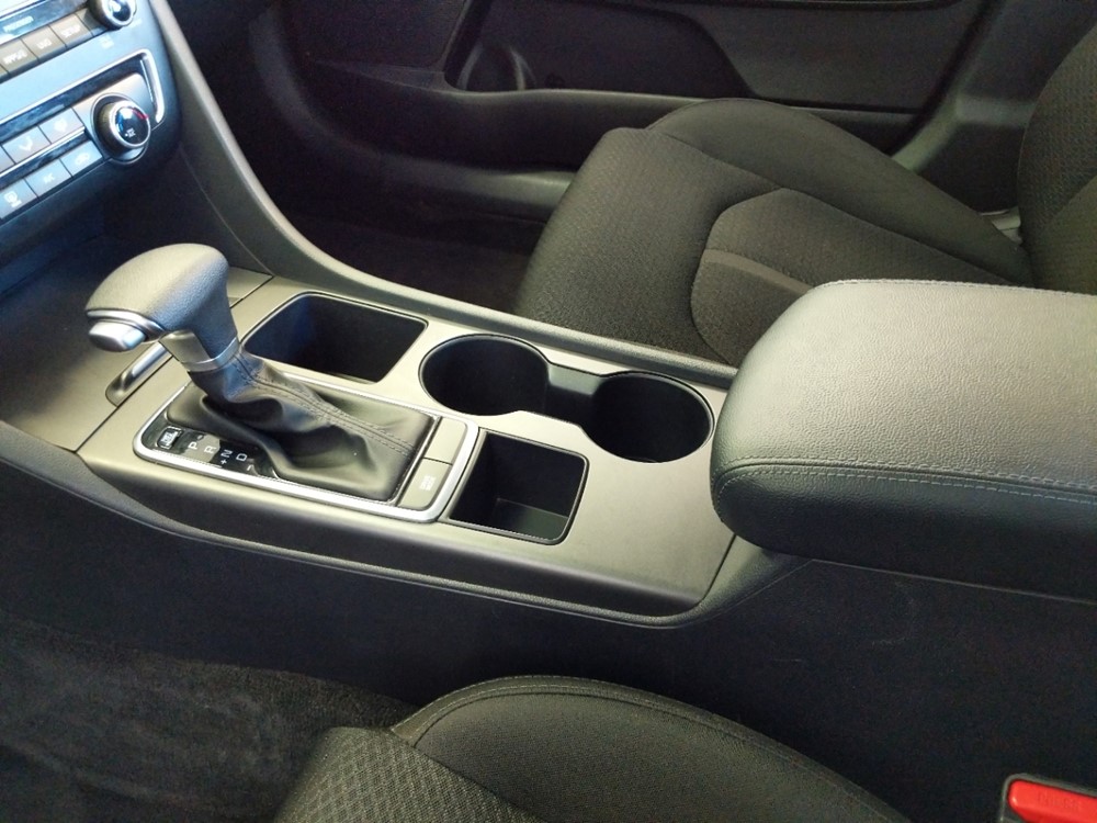 2018 Kia Optima - Center Console/Cup Holders