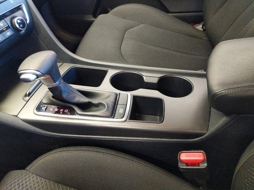 2018 Kia Optima - Center Console/Cup Holders
