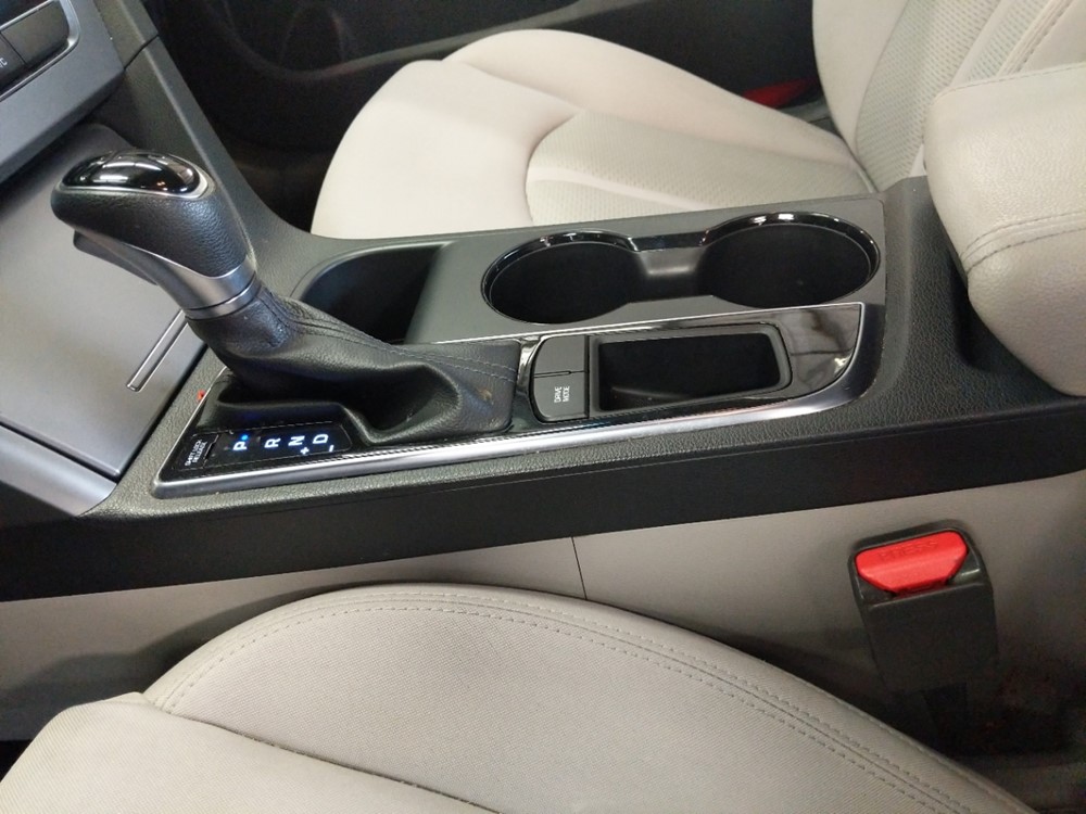 2017 Hyundai Sonata - Center Console/Cup Holders