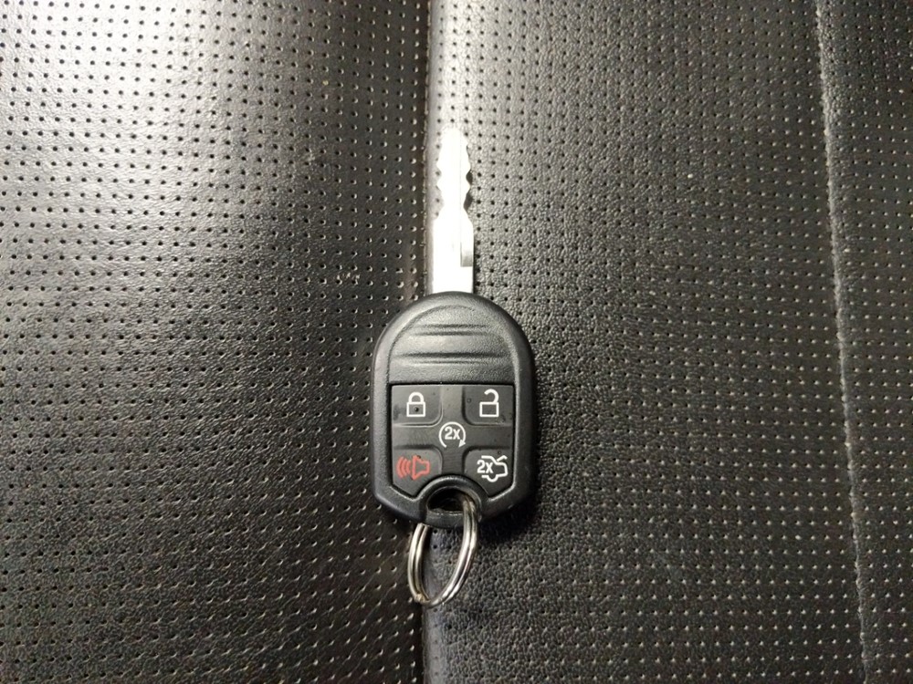 2013 Ford Taurus - Keys