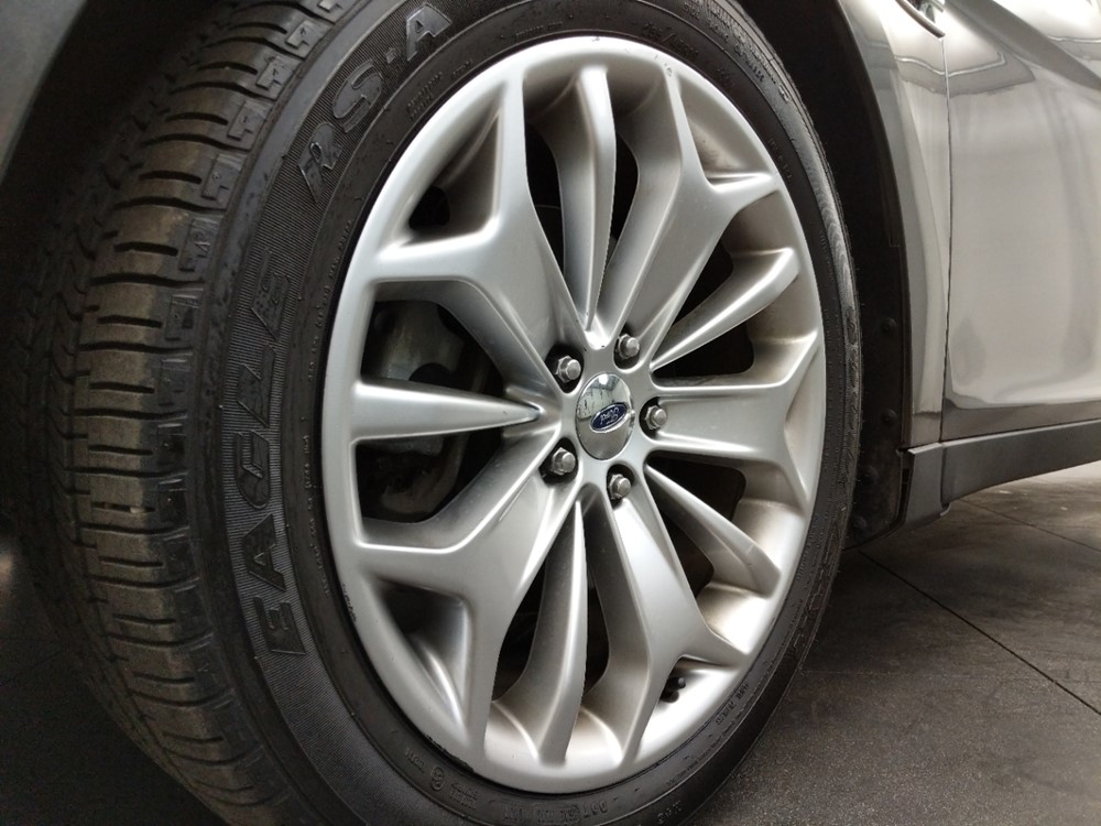 2013 Ford Taurus - Wheel