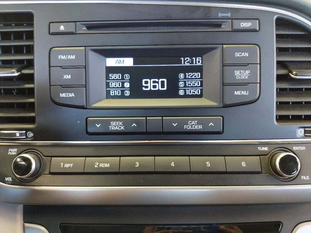 2017 Hyundai Elantra - Stereo Package