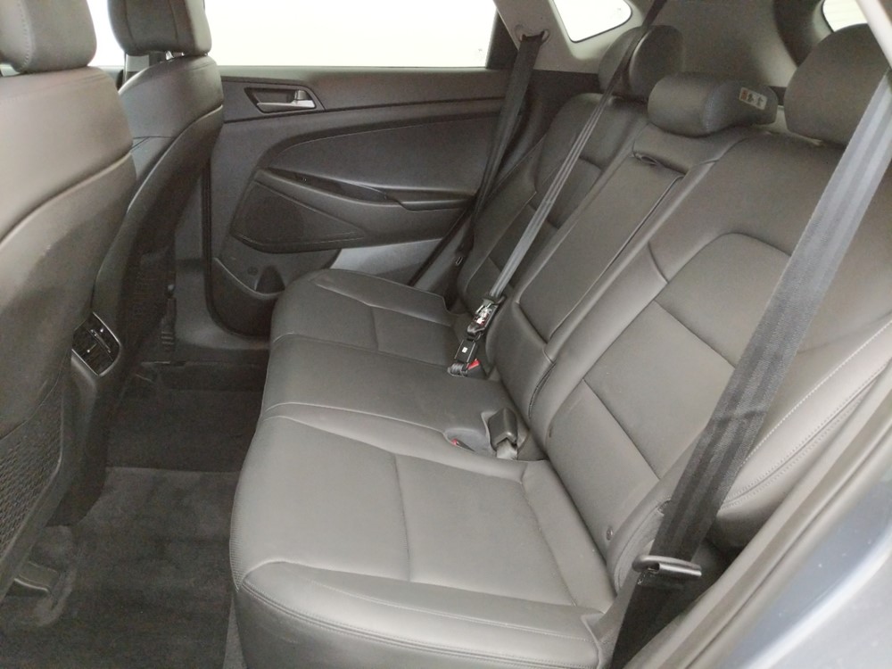 2016 Hyundai Tucson - Driver Rear Seat