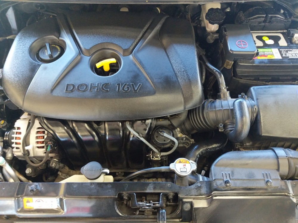 2016 Hyundai Elantra - Engine