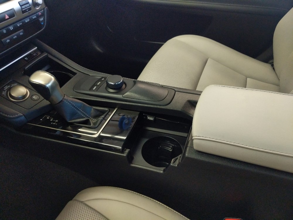 2016 Lexus ES 350 - Center Console/Cup Holders