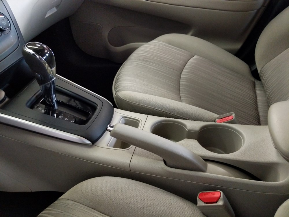 2016 Nissan Sentra - Center Console/Cup Holders